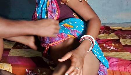 My friend's husband fucked my pussy while taking me on the bed