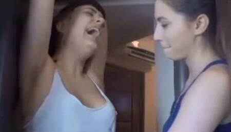 TICKLING RECO COMPILATION 702 WMV