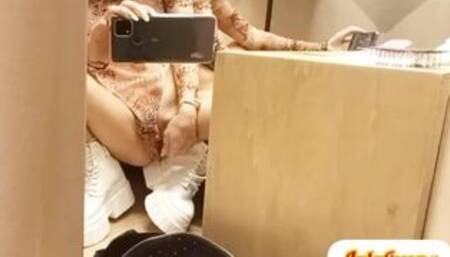 My Own Body Turns Me On/ Dressing Room / Outdoor
