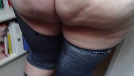 Bizzarr Swallowing Piss on Rubberboots