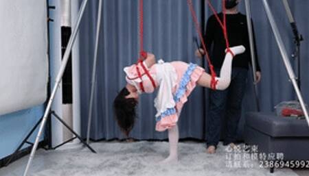 xy131-The maid in white stockings is whipped and punished by her master