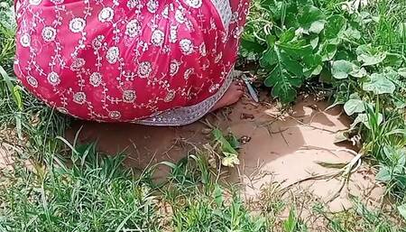Indian desi newly Fucking my sexy wife in jungle and pussy Fucking
