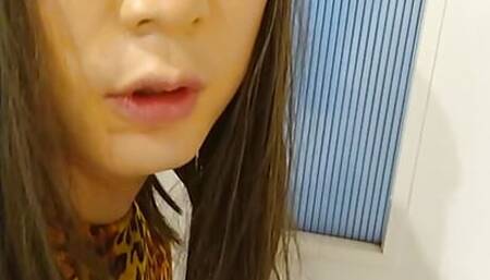 Japanese amateur crossdresses pussy in the park