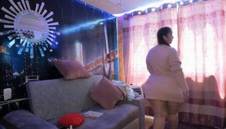 Kristen Hill BBW acting like I clean your room, showing my ass