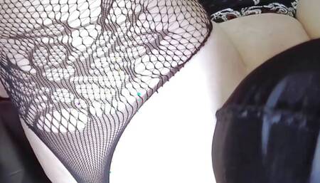 Squirting eating pussy while real wet orgasm