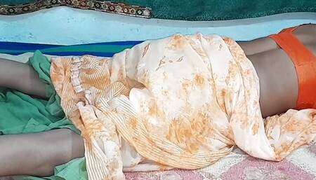 Bhabhi ki chudayi takiya laga kar meri seema bhabhi ko gand ke niche takiya laga kar chod diya
