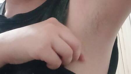 I like to rub my armpits