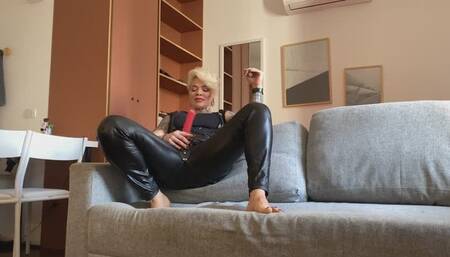 Rainha da inversão com strap on