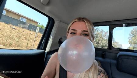 Harley and Madi Blow Bubble Gum Bubbles in the Car HD (1920x1080)