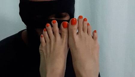 Worship with honey on my feet with red nails