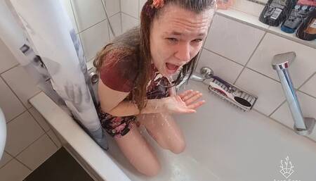 Clumsy Accident with Messy Masturbation!!