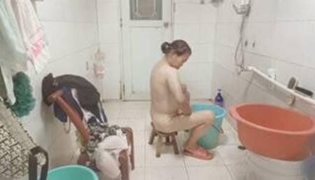 Grandma spied in the bathroom (Asia)
