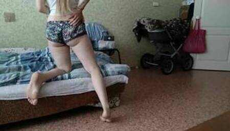 Blonde Babe Gets a Creampie After Orgasm