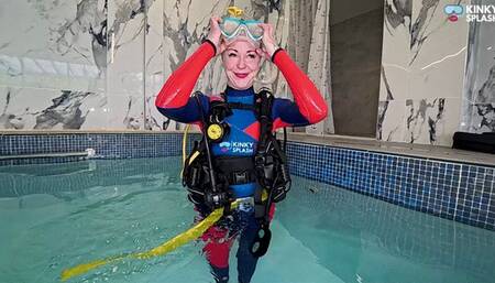 Scuba Diver Masturbates Underwater with A Slutty Crotch Zip in Wetsuit