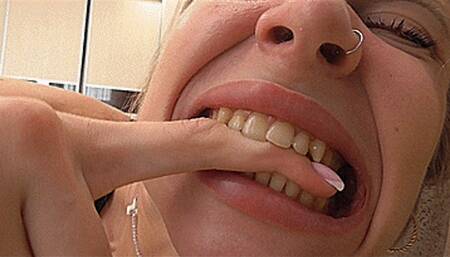 Biting hands and fingers! MP4