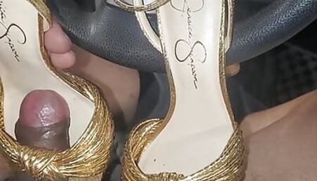 mechanic found gold heels in customer backseat