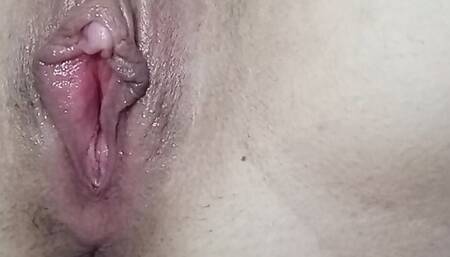 horny girl sucks her vagina with oral sex