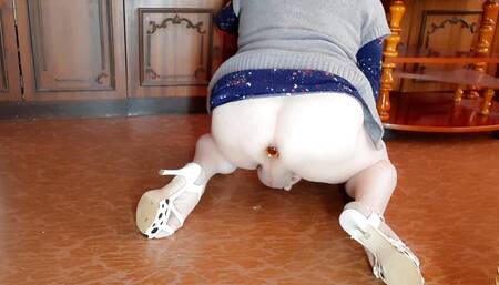 Sexy Slut Poses and Shows Her Bare Legs and Ass