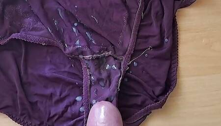 Strong orgasm on mom's panties