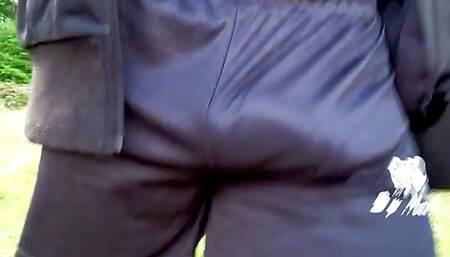 You got to love watching a man's bulge. I know I do.