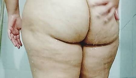 I open my pussy for you to lick it