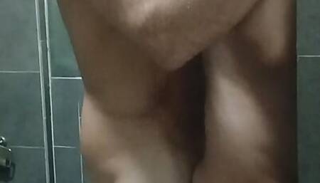 Asiatique femboy se fait abuser par un couple de pervers