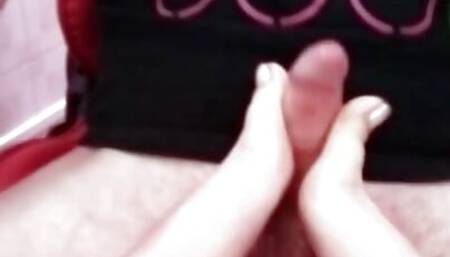 Girlfriend Gives Footjob Lovingly to Her Boyfriend!