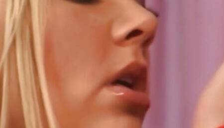 Amber Peach Is A Useful Butthole