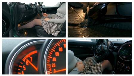 NYLON PREMIERE: Irene crush Mini's engine with brutal hard revving