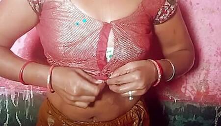 Alia Bhabhi was seen bathing in the bath house.