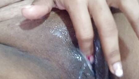 HOT BRUNETTE TOUCHES HER PUSSY AND SUCKS WITH AN EXCITING MASTURBATION WITHOUT KNOWING THAT THERE WERE CAMERAS