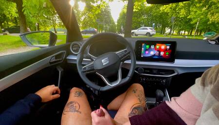 Blond babe gives handjob in a highly frequented parking lot next to the street - really risky