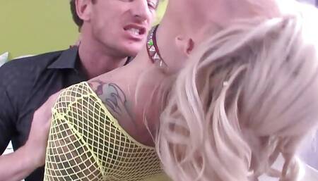 Vyxen loves to get down and dirty in bed