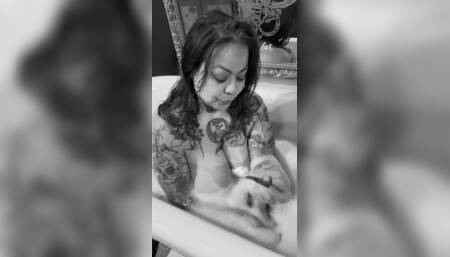 Oral fixation bath with mature erotic SSBBW