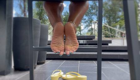 Balbina Divine Big Feet soles in the pool