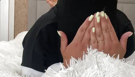 Syrian milf in hijab gives jerk off instructions, get her off hot and wet