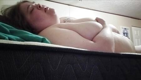 BBW  plays with herself