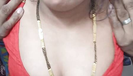 Indian Desi Aishwarya Bhabhi Devar Se Akela Me Bula Ke Chudti Hai Apni Husband Ko Cheating De Ke. Indian Desi BF Video .