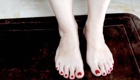MILF's Feet Posing