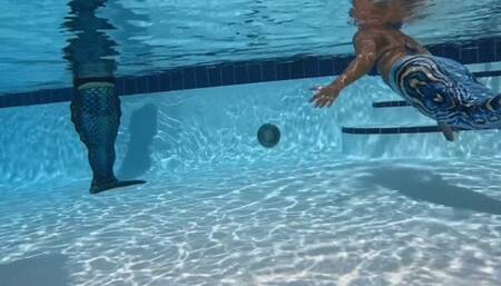 ZombieXxXrawr and Carissa get acquainted