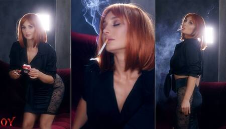 Hot redhead smoker