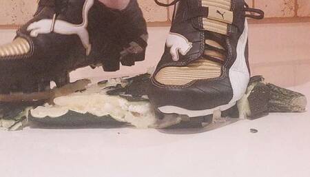 Puma V Kon FG zwermatschen eine Zucchini