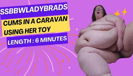 SSBBW CUMS IN CARAVAN WHILST ON HOLIDAY