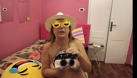 Veronica Rossi Official - Sexual emoticons