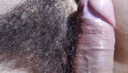 FUCKING HAIRY PUSSY IN MISSIONARY POSITION AND CUMMING ON HER