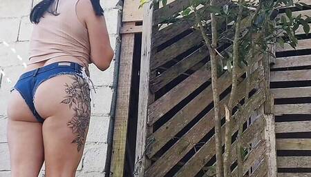 slutty housewife welcomes bricklayer neighbor and seduces him