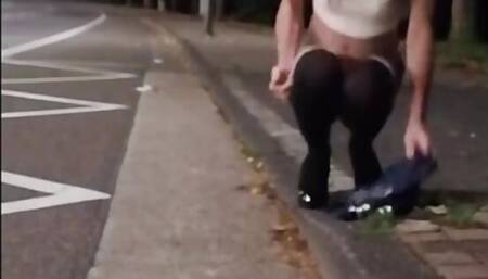 Schoolgirl Bella cums out on the street late at night
