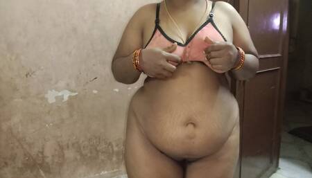 Uma applies hot and after some time she shows her femininity he rubs it and Prihu lowers his hand and looks away.