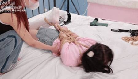 xy164-Xiaoxiao and Wenwen tickle each other 2