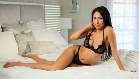 Stunning brunette with small tits Edible Aubrey likes dick-riding